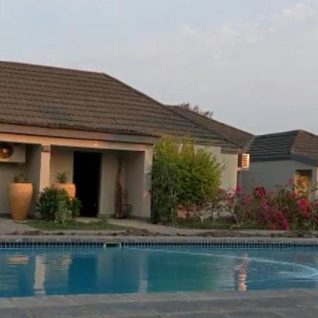 The Residence Villa Chobe 卡萨内 外观 照片
